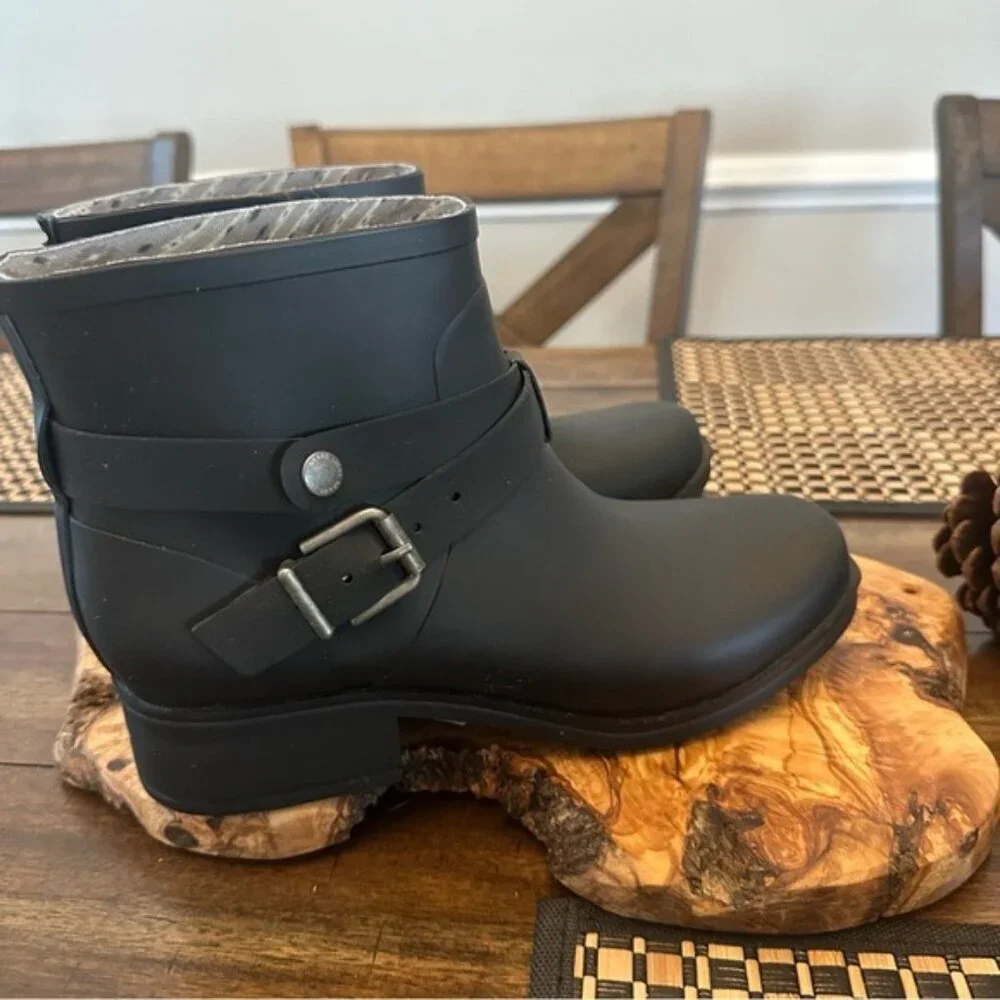 Lucky Brand Rindah Black Rubber Rain Ankle Boots Size 8 Minimal Utility